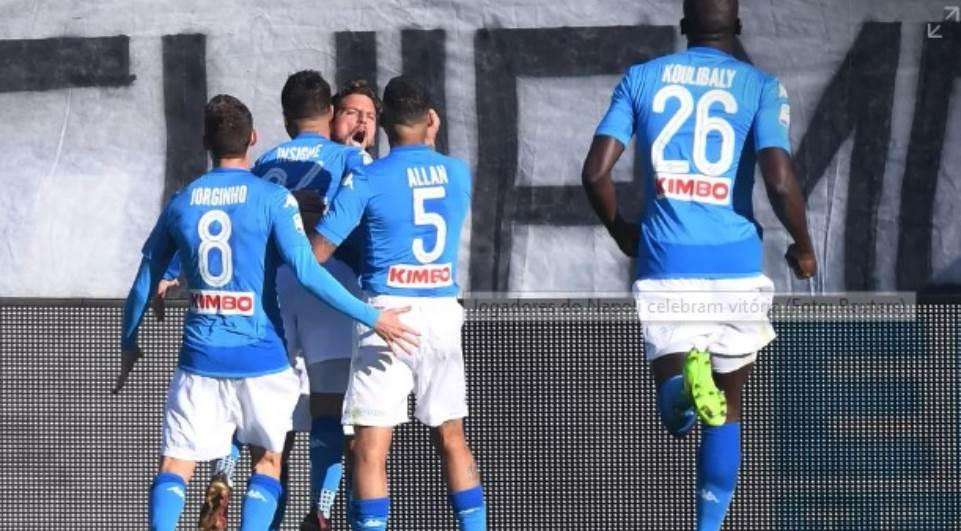 Napoli vira sobre o Bologna e retoma a liderança do Campeonato