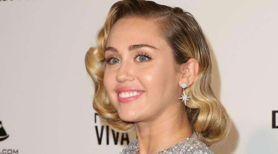Miley Cyrus Lança Clipe Em Que Aparece Ao Lado Da Mãe Assista 8067