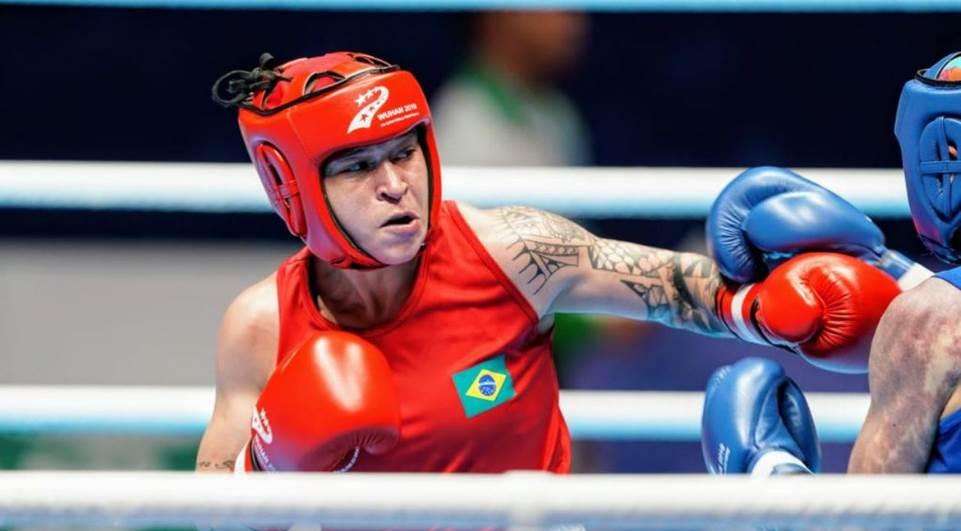 Bia Ferreira volta a vencer e avança às quartas do Mundial de Boxe
